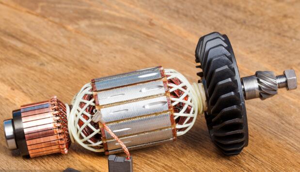 電壓與電機扭矩的關系，詳解電壓對電機扭矩的影響