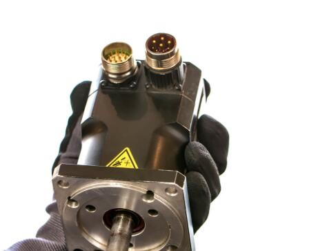 電動機的轉子由哪三部分組成？核心構造與功能全解析